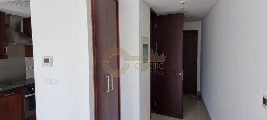 LARGE STUDIO | PODIUM LEVEL | FITTED KITCHEN