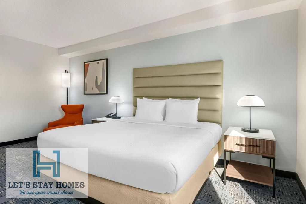 4 Star Luxurious | Furnished I Hotel Room Without Kitchen I Near Metro I Free Cleaning