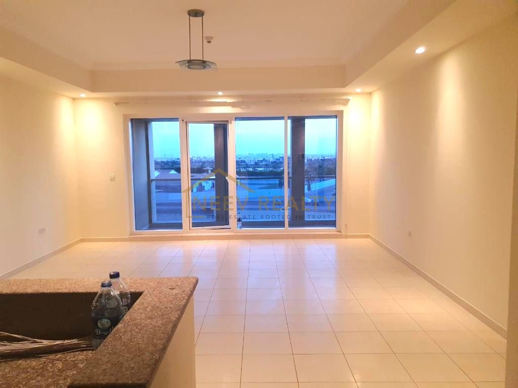 MODERN | CITY VIEWS | EXPANSIVE BALCONY