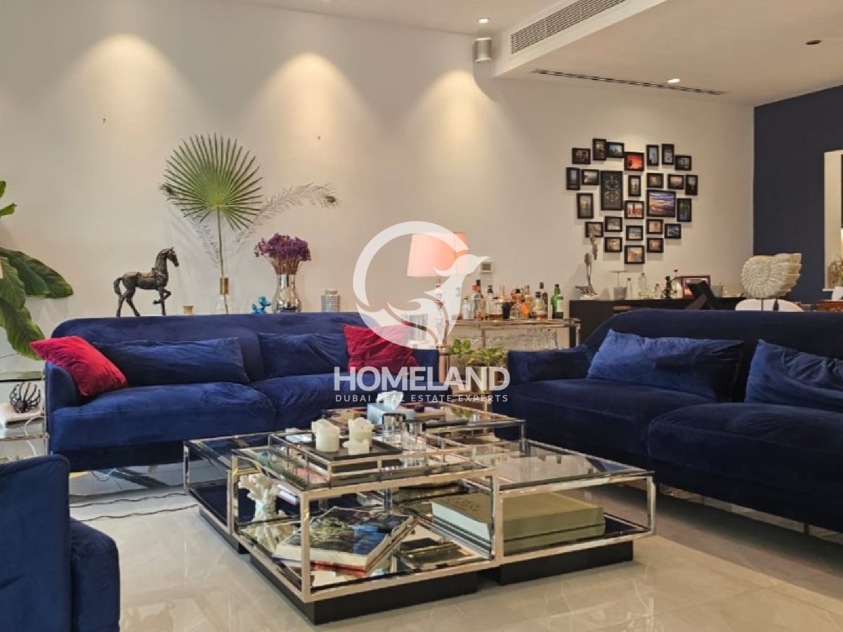 Palm View | Fully Upgraded | Prime Location
