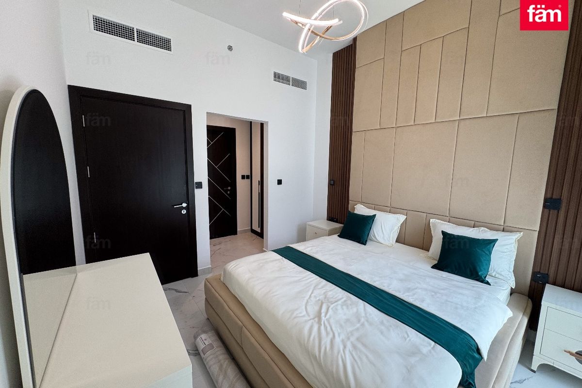 BRAND NEW | FURNISHED | VACANT