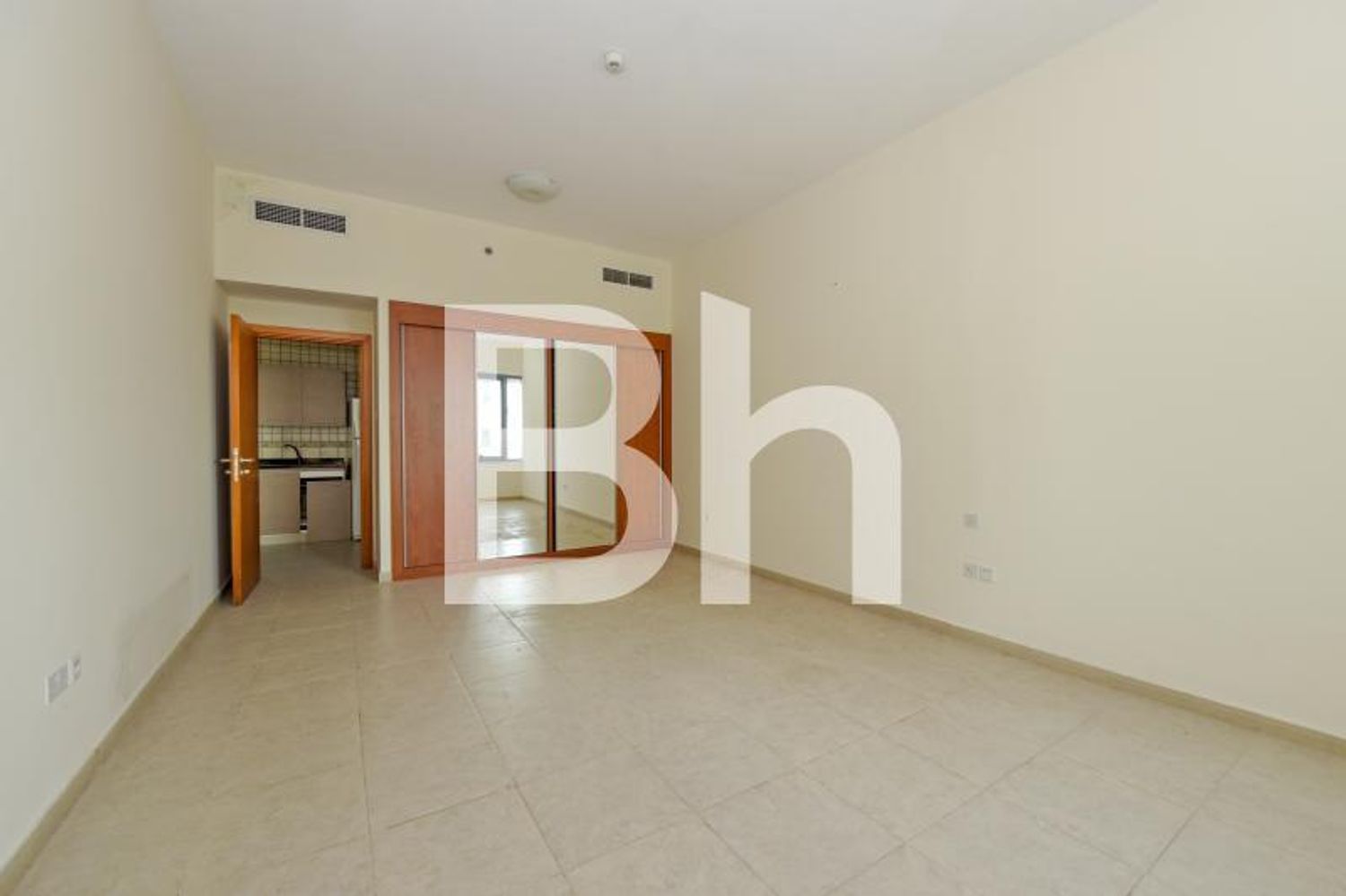 High floor | Vacant in August 2026 | Rented