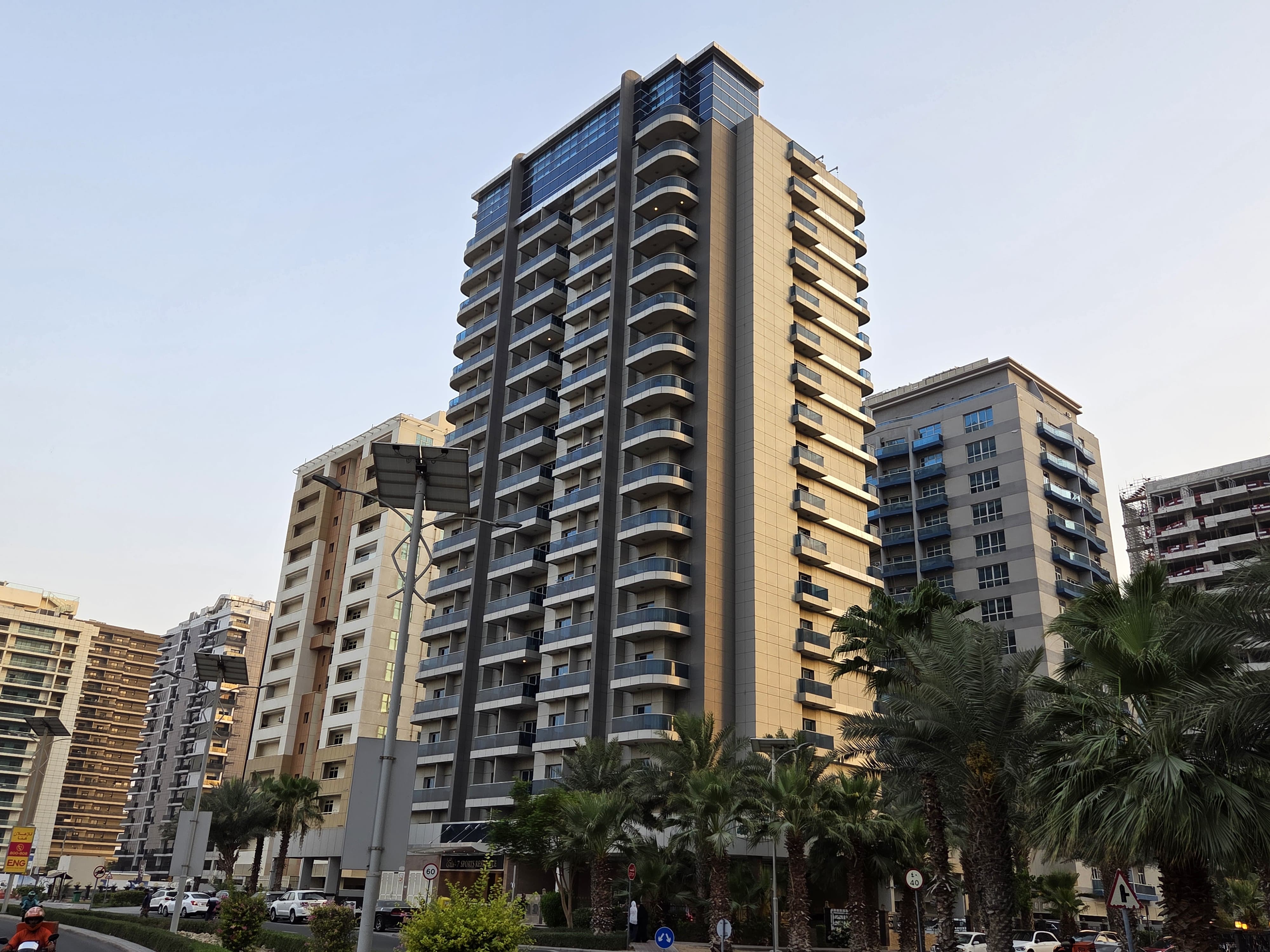 VACANT UNIT - BRIGHT & FURNISHED STUDIO - READY TO MOVE