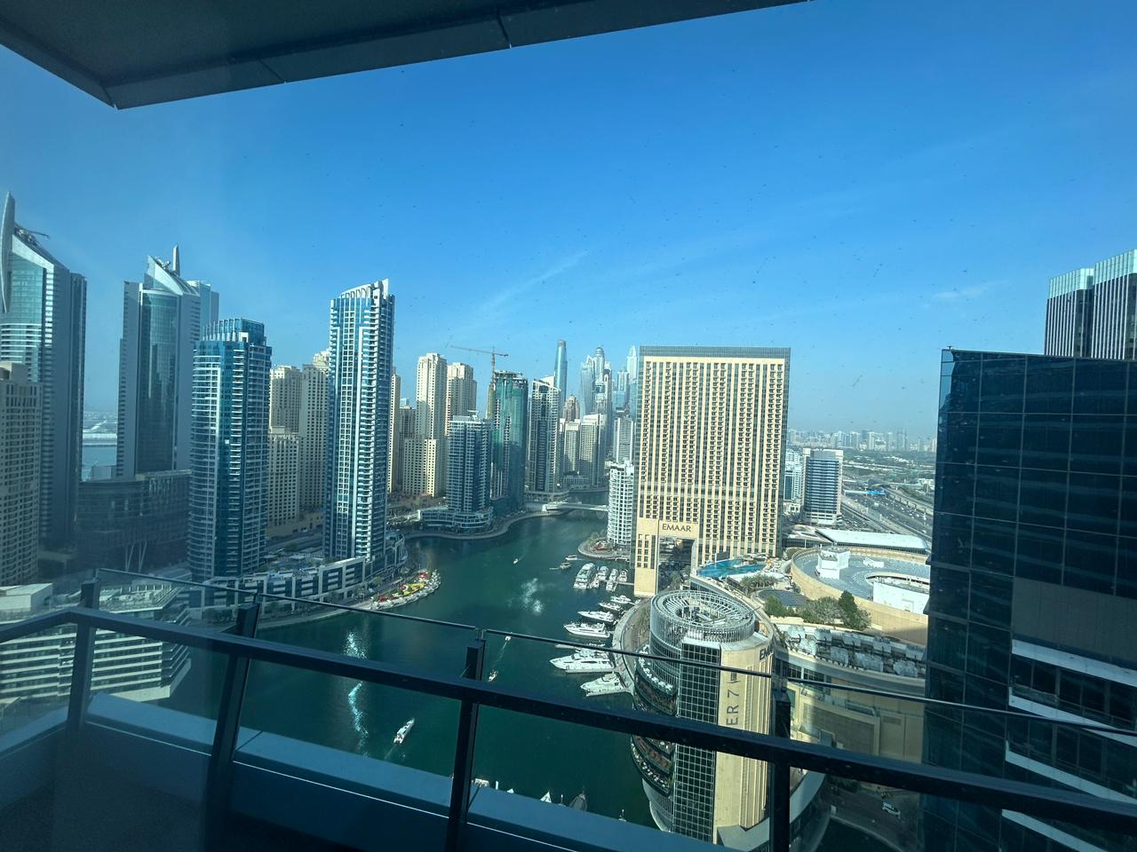 High Floor/ Vacant / full Marina view/corner unit