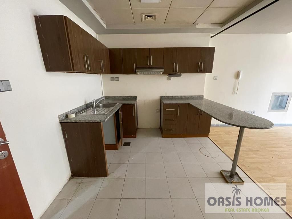 Investor offer! Good ROI ! 1 Bedroom apartment for sale in binghatti views! cheap price good offer unit will be vacant after 3 months