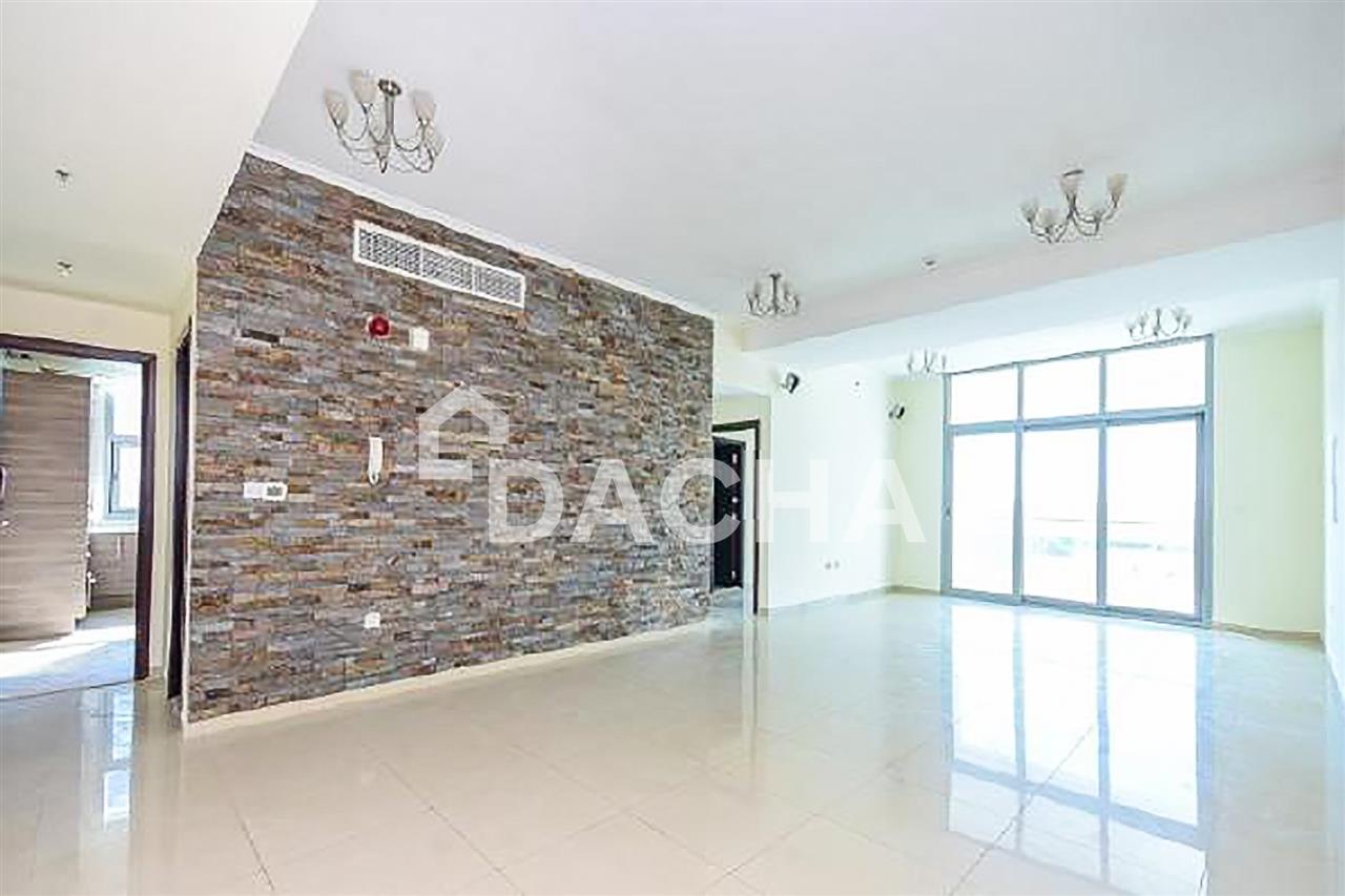 Upgraded unit / Unfurnished / Rented