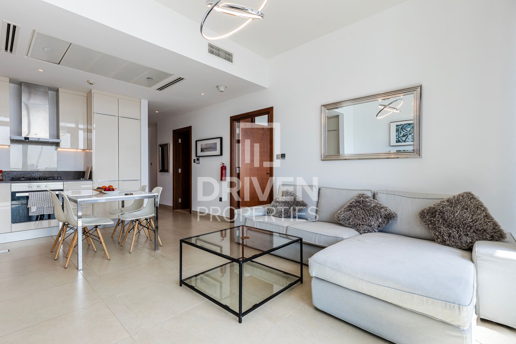 Spacious Bright Unit w/ Amazing Sea View