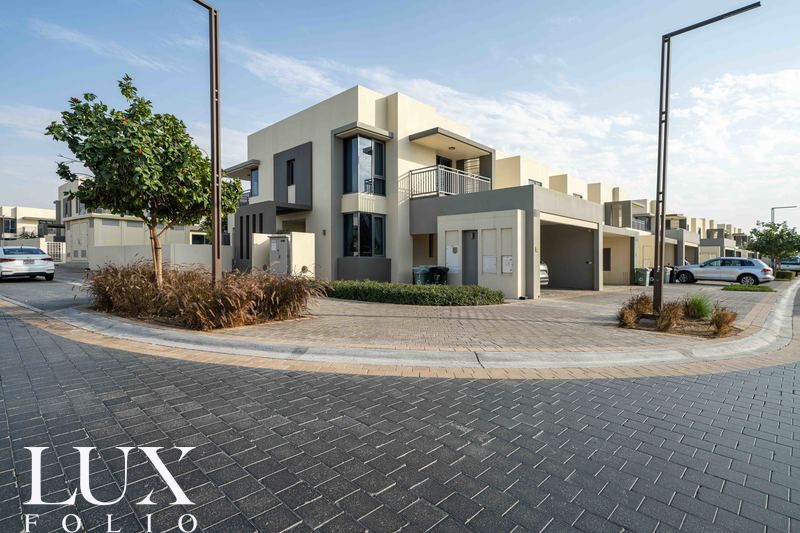 Corner Unit | Single Row | Motivated Seller