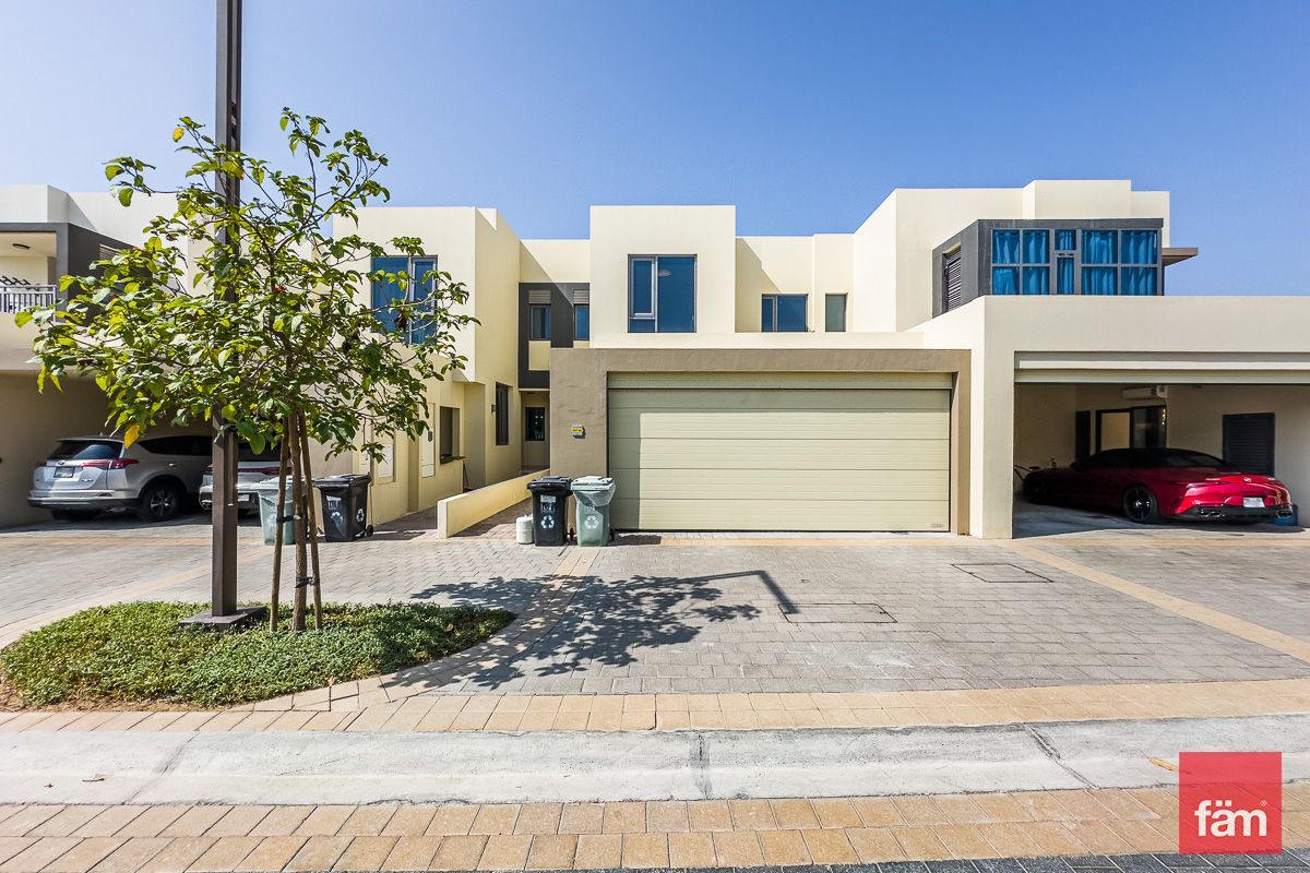 Maple 1| Vacant| 4 Beds+Maids| Upgraded|