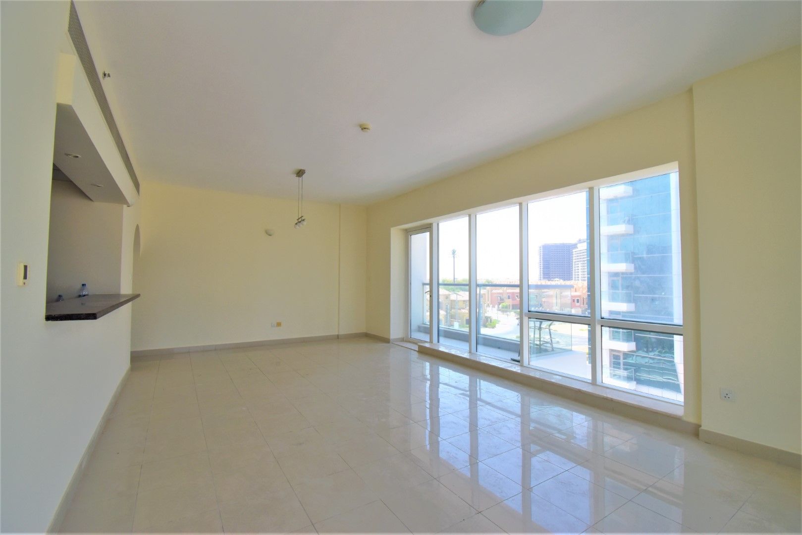 AVAILABLE! VACANT! Perfect Size! CHiller Included