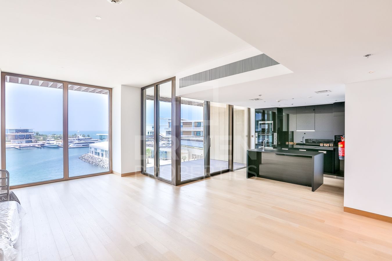 Luxurious Living Unit with Full Sea Views