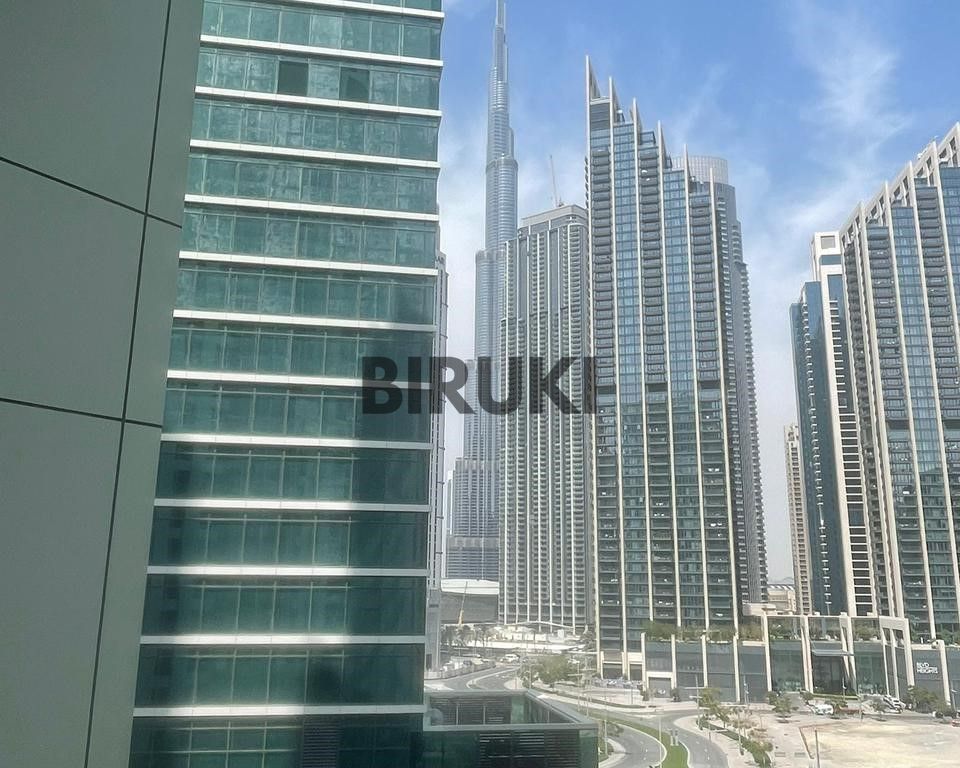 Burj Khalifa View | Spacious | Close to Metro Stn