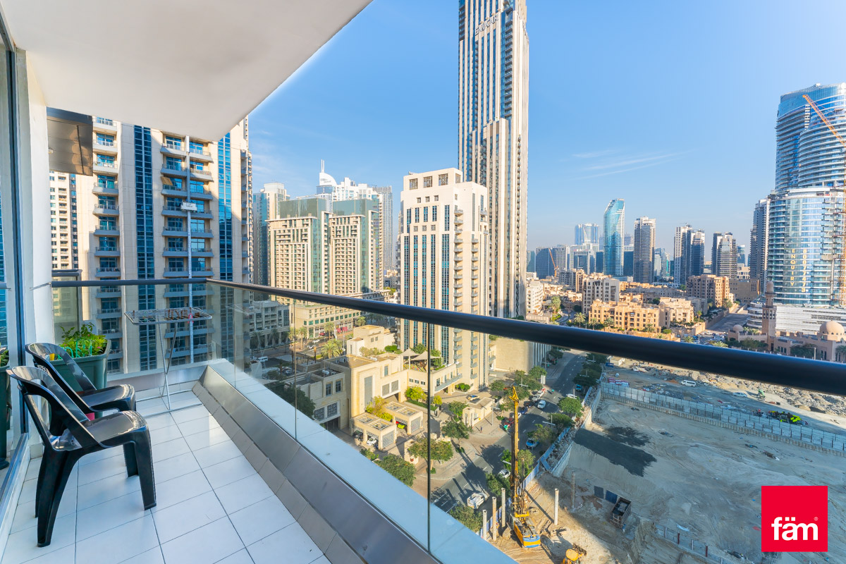 Mid range floor with blvd view