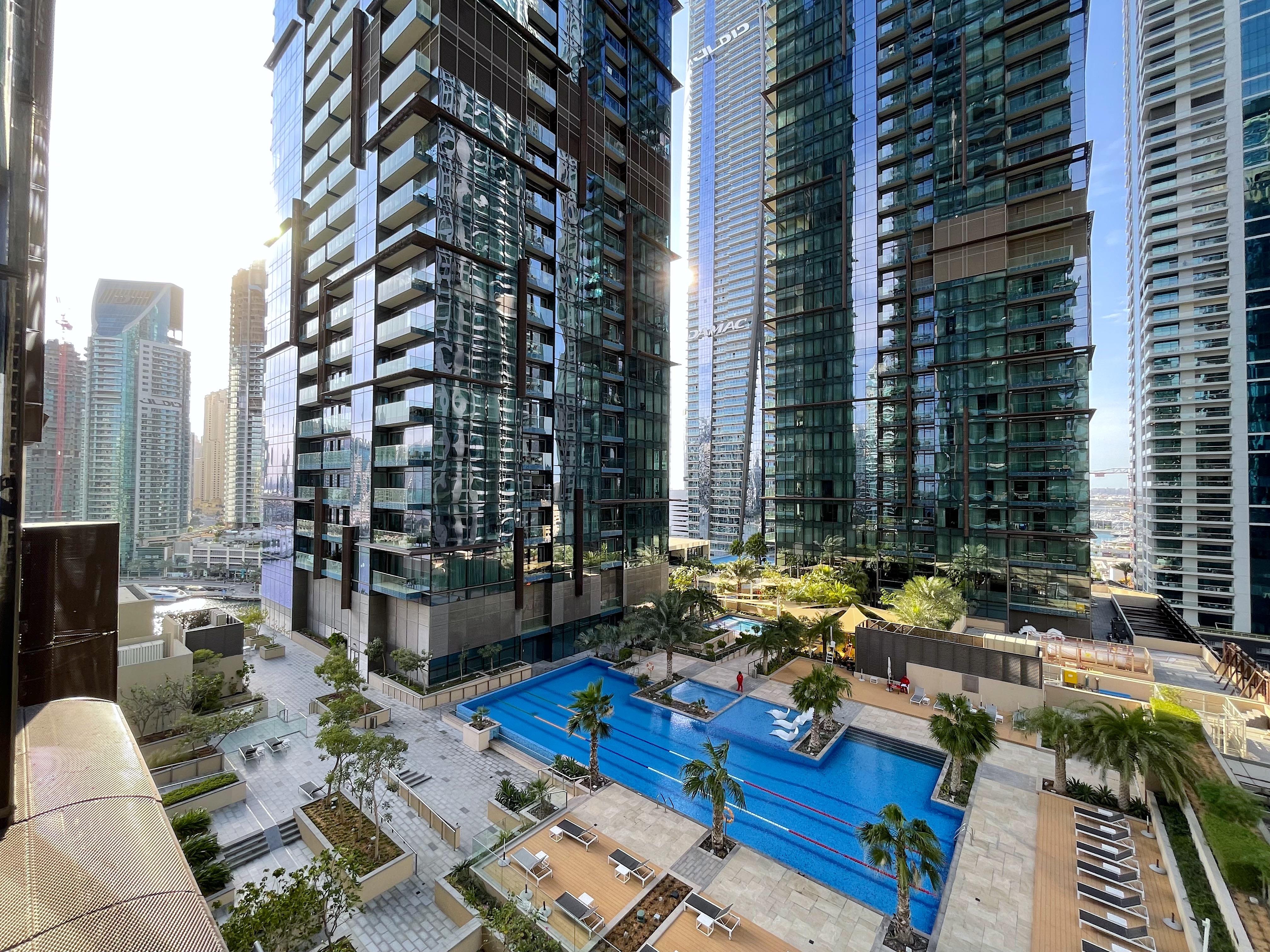 SPACIOUS CORNER UNIT | VACANT | POOL VIEW